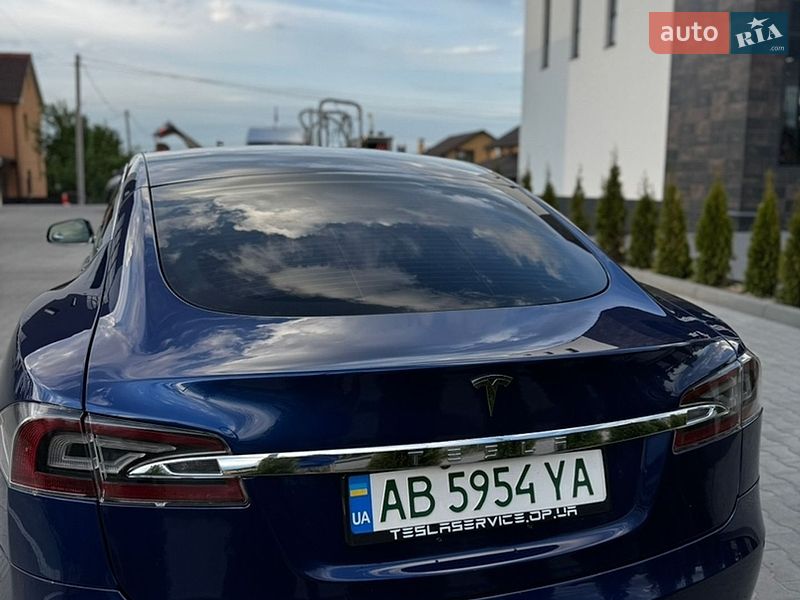 Лифтбек Tesla Model S 2016 в Виннице