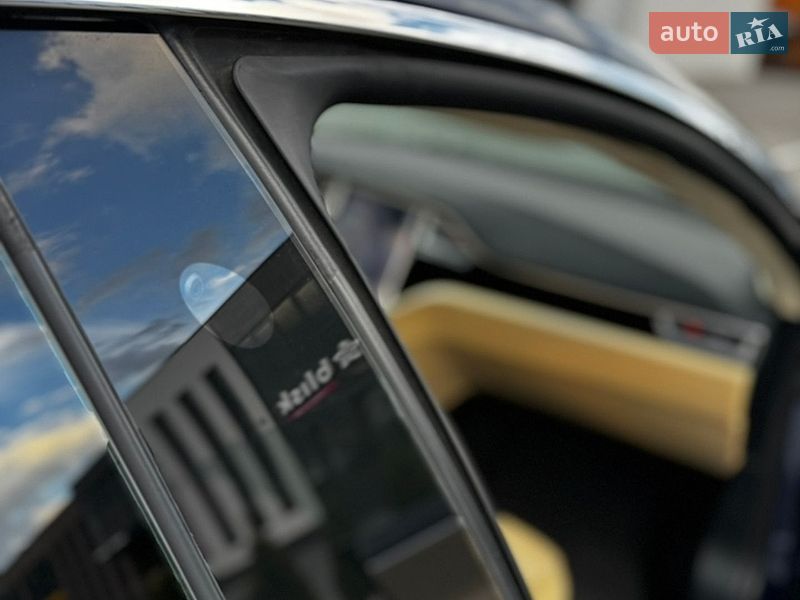 Лифтбек Tesla Model S 2016 в Виннице