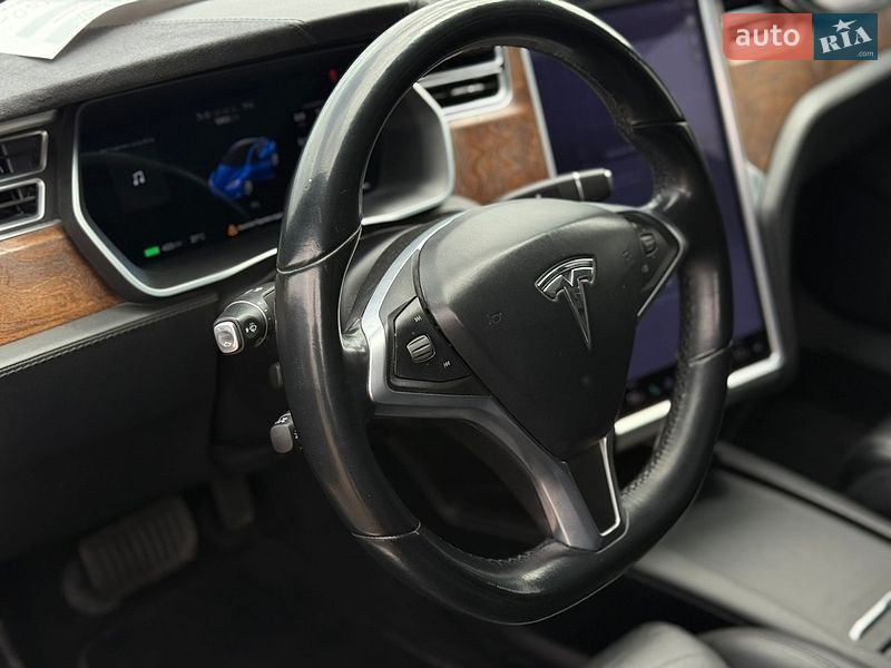 Лифтбек Tesla Model S 2017 в Ивано-Франковске
