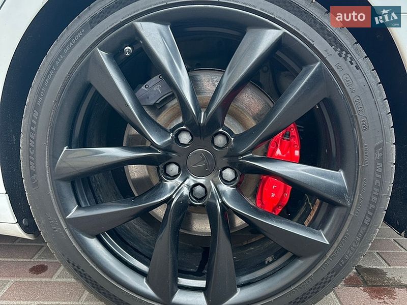 Лифтбек Tesla Model S 2018 в Василькове