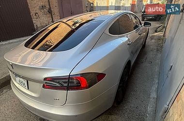 Лифтбек Tesla Model S 2015 в Киеве