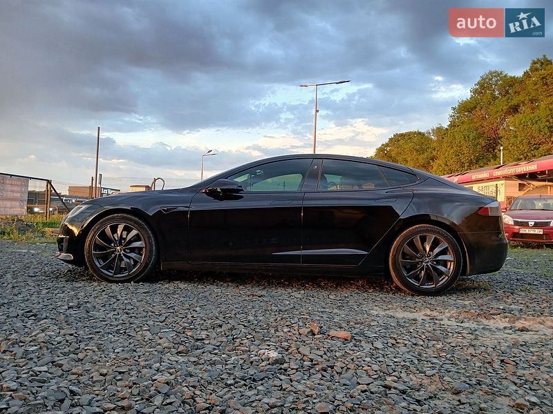Ліфтбек Tesla Model S 2017 в Луцьку