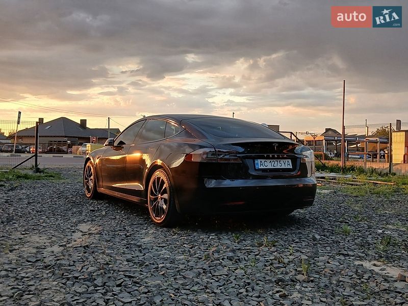 Ліфтбек Tesla Model S 2017 в Луцьку