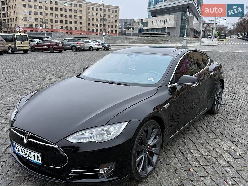 Лифтбек Tesla Model S 2015 в Харькове