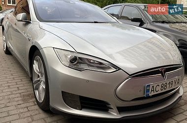 Лифтбек Tesla Model S 2016 в Виннице