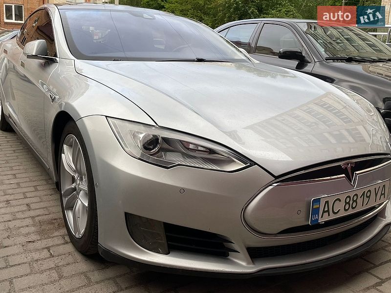 Лифтбек Tesla Model S 2016 в Виннице