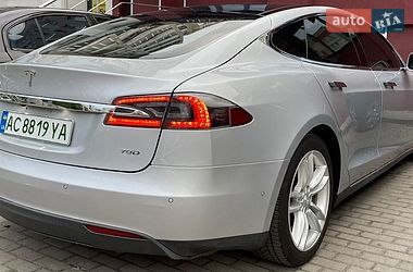 Ліфтбек Tesla Model S 2016 в Вінниці