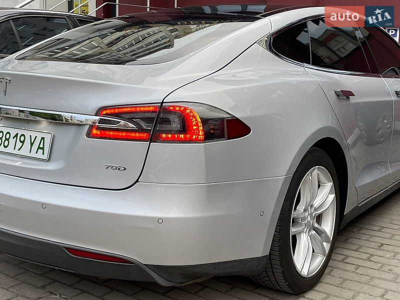 Лифтбек Tesla Model S 2016 в Виннице