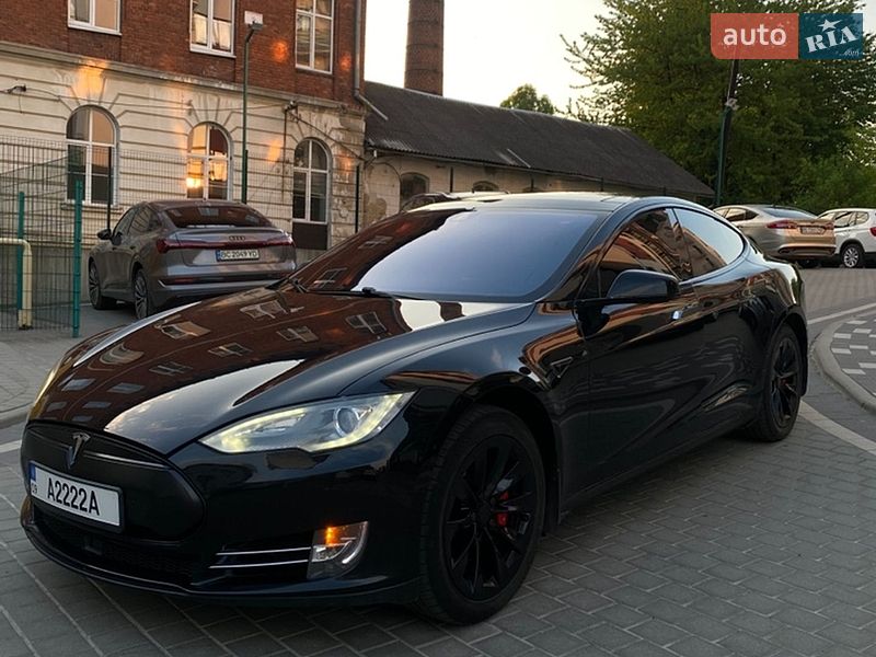 Tesla Model S 2014