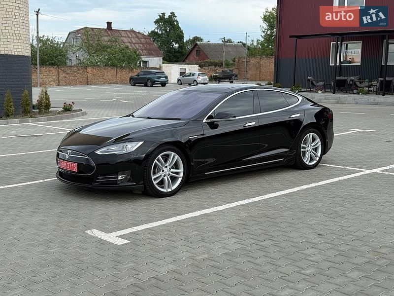 Ліфтбек Tesla Model S 2013 в Дубні