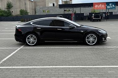 Ліфтбек Tesla Model S 2013 в Дубні