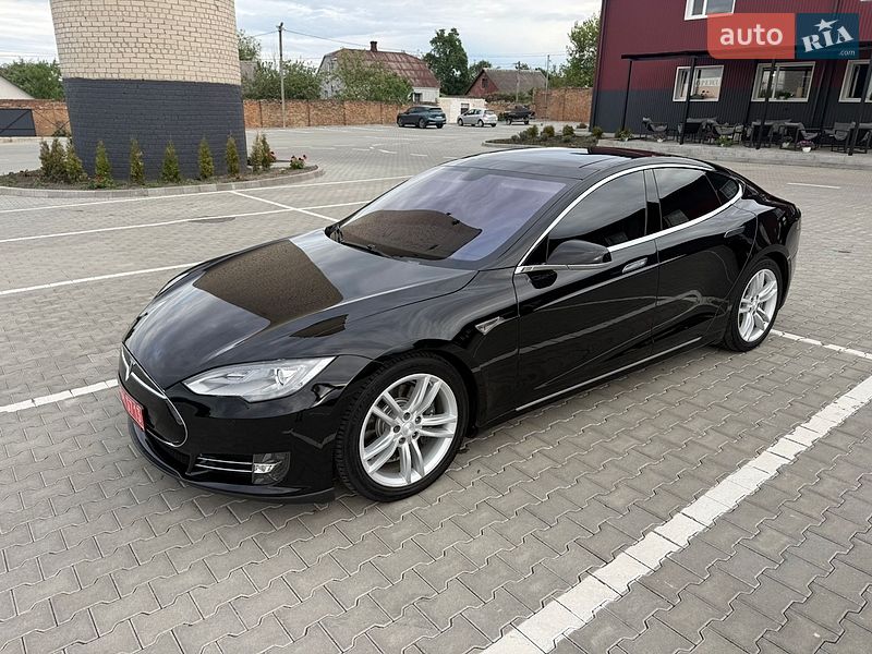 Ліфтбек Tesla Model S 2013 в Дубні
