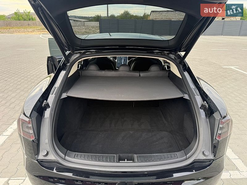 Ліфтбек Tesla Model S 2013 в Дубні