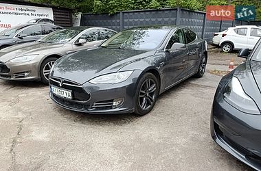 Лифтбек Tesla Model S 2015 в Киеве