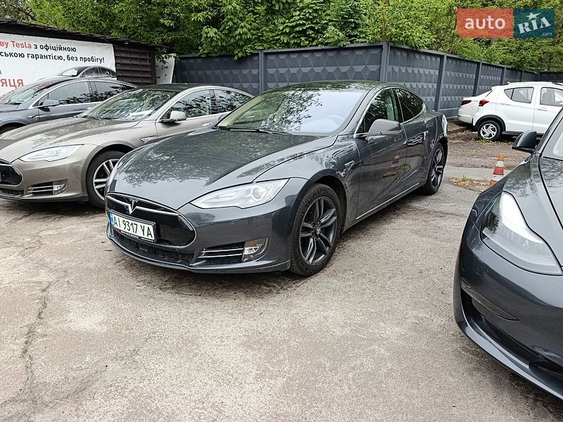 Tesla Model S 2015
