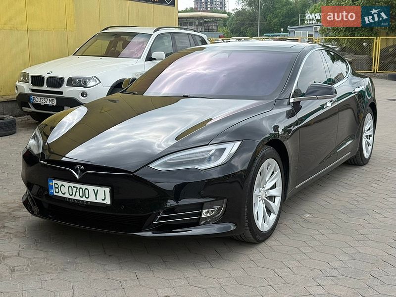 Ліфтбек Tesla Model S 2018 в Львові