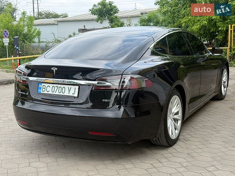 Ліфтбек Tesla Model S 2018 в Львові