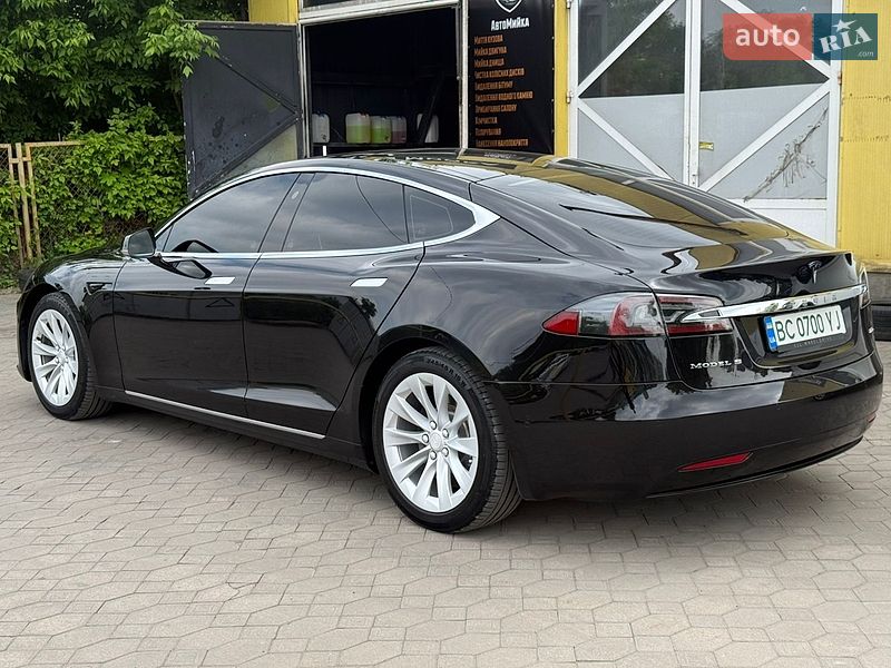 Ліфтбек Tesla Model S 2018 в Львові