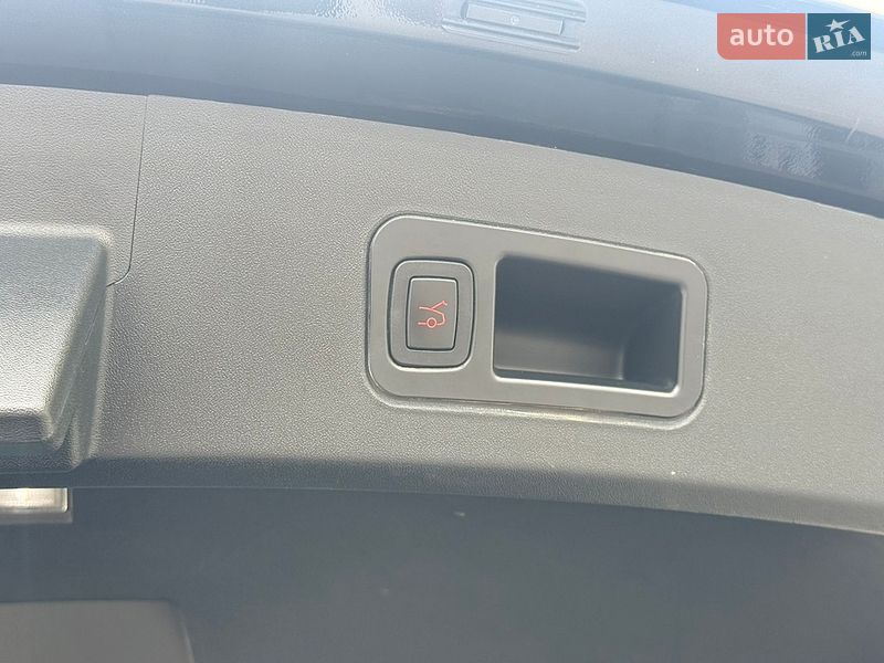 Ліфтбек Tesla Model S 2018 в Львові
