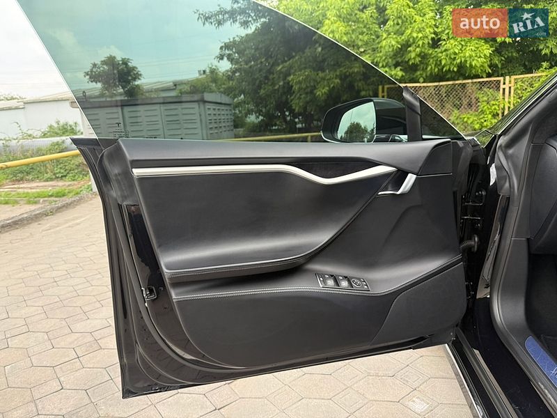 Ліфтбек Tesla Model S 2018 в Львові