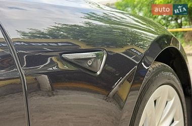 Ліфтбек Tesla Model S 2018 в Львові