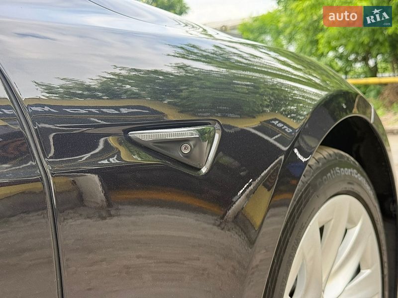 Ліфтбек Tesla Model S 2018 в Львові