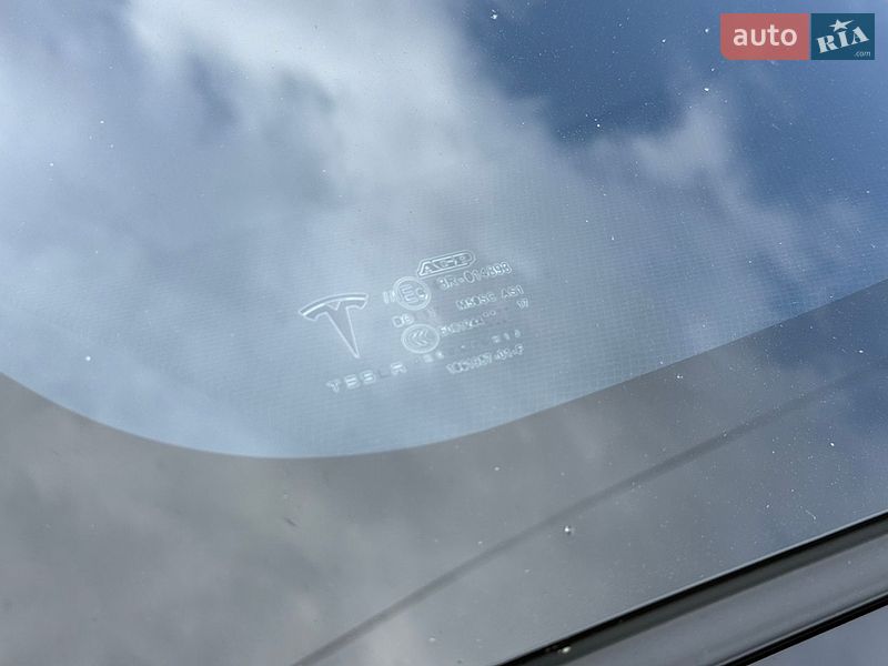 Ліфтбек Tesla Model S 2018 в Львові