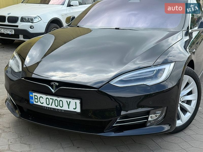 Ліфтбек Tesla Model S 2018 в Львові
