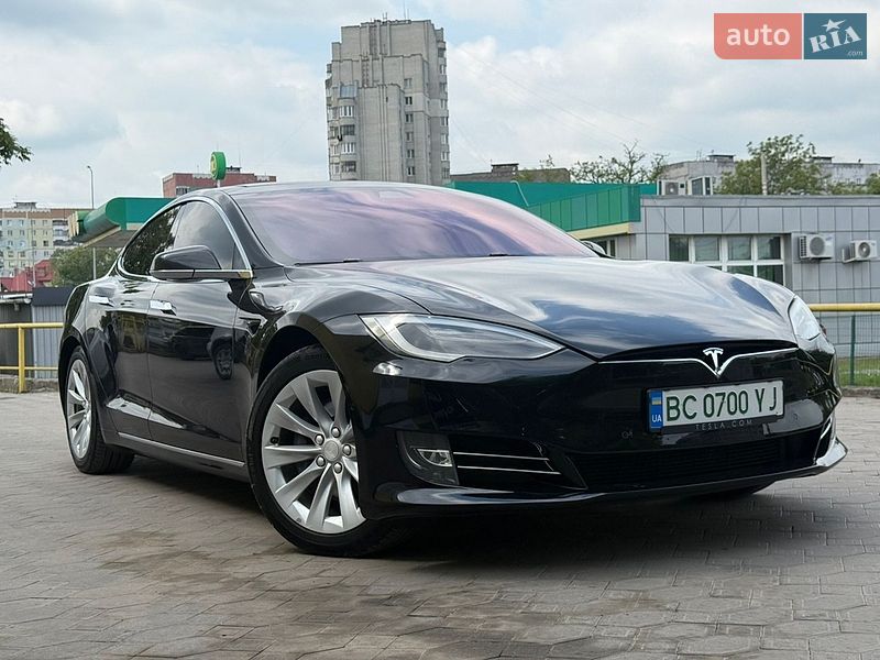 Ліфтбек Tesla Model S 2018 в Львові