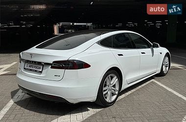 Ліфтбек Tesla Model S 2015 в Києві