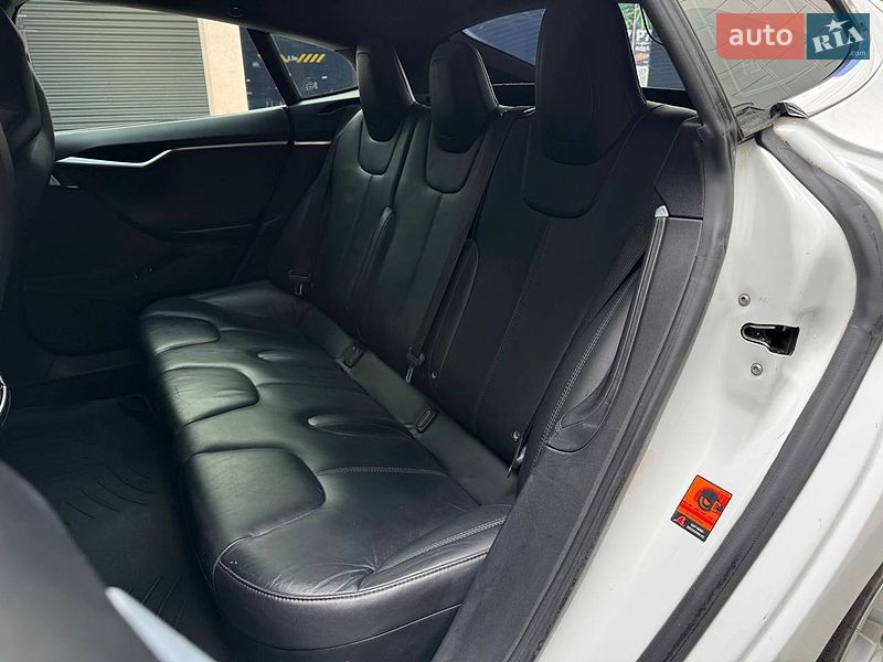 Ліфтбек Tesla Model S 2015 в Києві