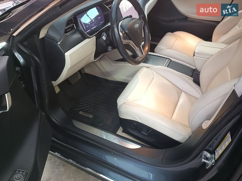Лифтбек Tesla Model S 2017 в Борисполе