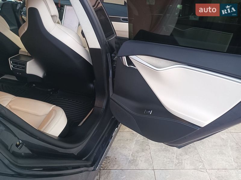 Лифтбек Tesla Model S 2017 в Борисполе