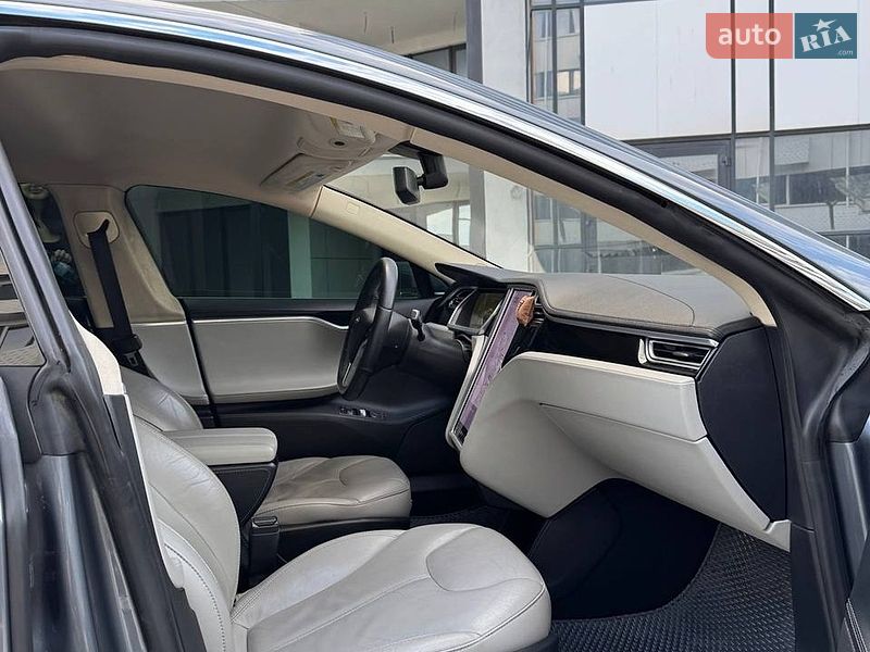 Лифтбек Tesla Model S 2014 в Черноморске