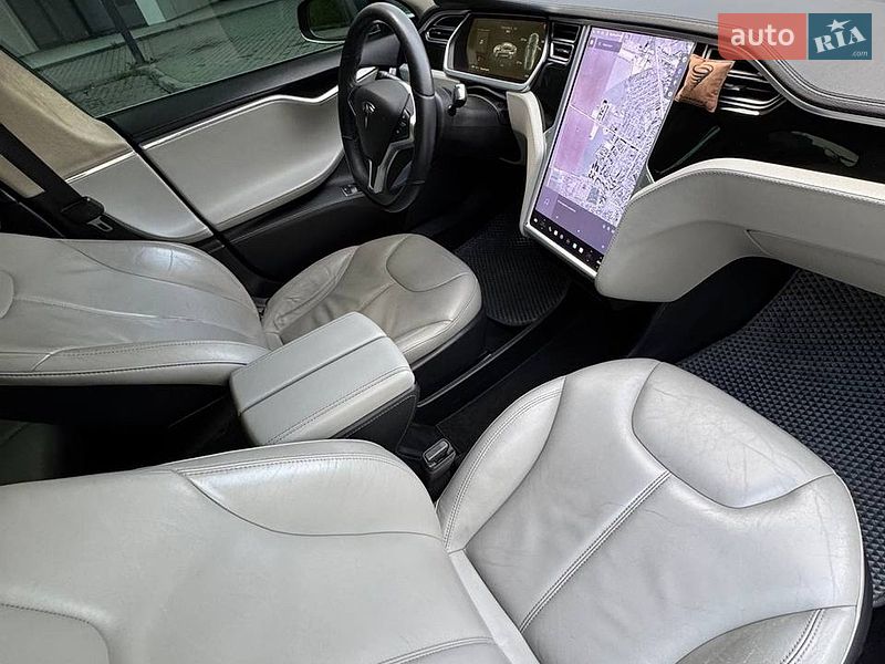 Лифтбек Tesla Model S 2014 в Черноморске