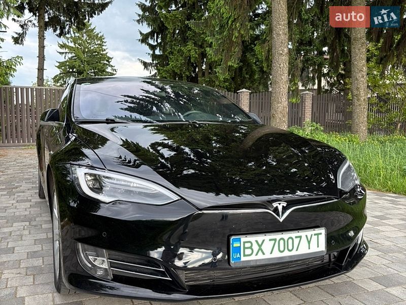 Лифтбек Tesla Model S 2018 в Староконстантинове