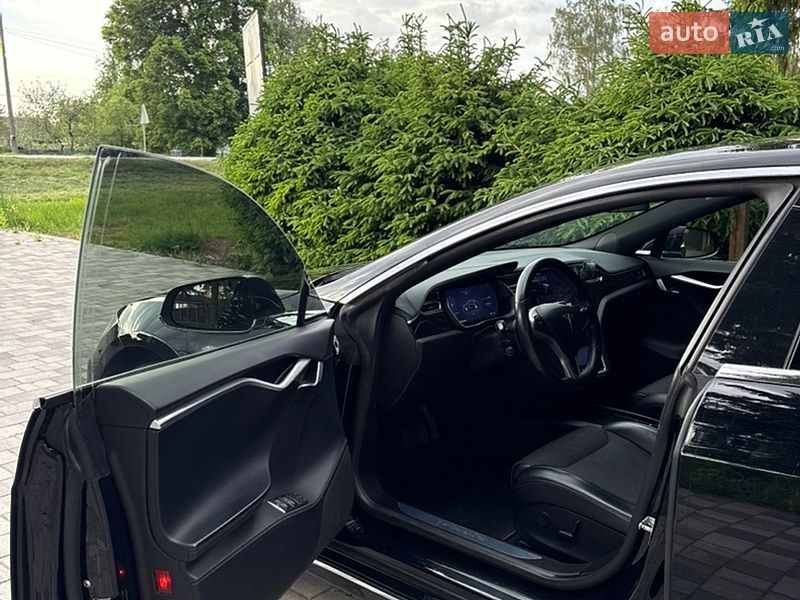 Лифтбек Tesla Model S 2018 в Староконстантинове