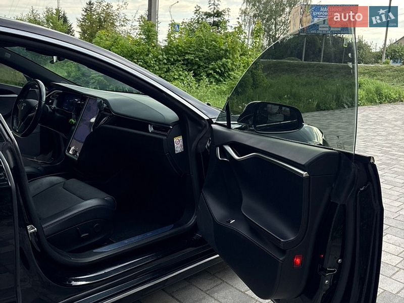 Лифтбек Tesla Model S 2018 в Староконстантинове