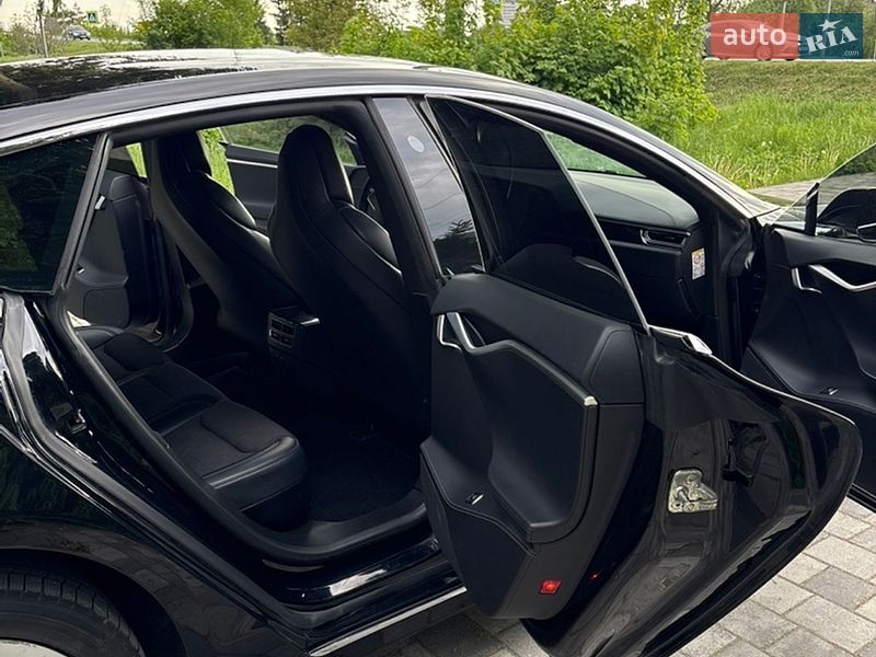 Лифтбек Tesla Model S 2018 в Староконстантинове