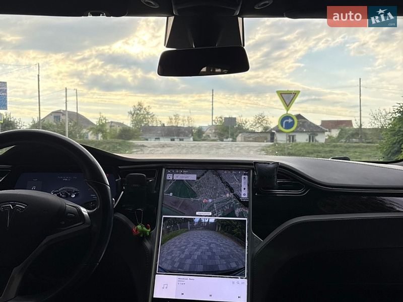 Лифтбек Tesla Model S 2018 в Староконстантинове