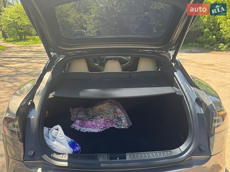 Лифтбек Tesla Model S 2015 в Киеве фото 7 Лифтбек Tesla Model S 2015 в Киеве