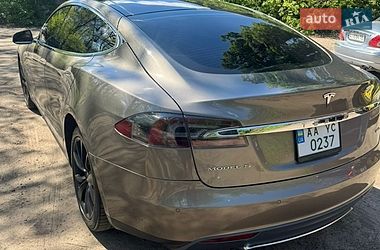 Лифтбек Tesla Model S 2015 в Киеве фото 12 Лифтбек Tesla Model S 2015 в Киеве