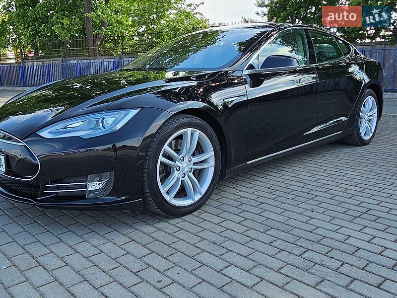 Tesla Model S 2013