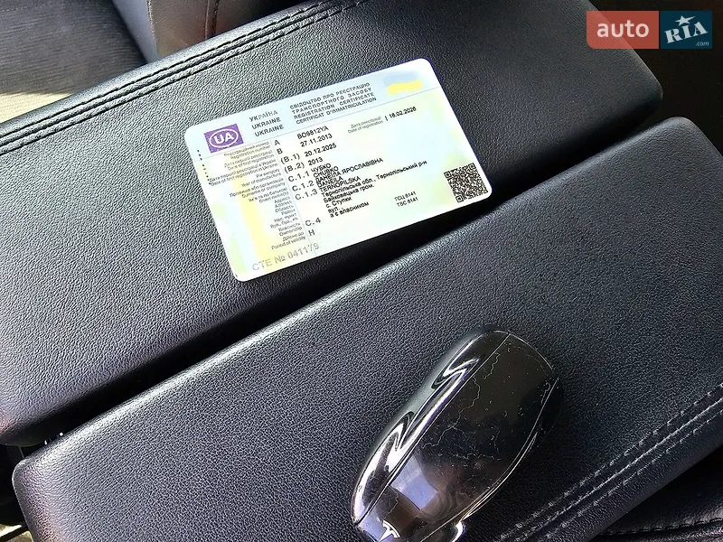 Ліфтбек Tesla Model S 2013 в Тернополі документ