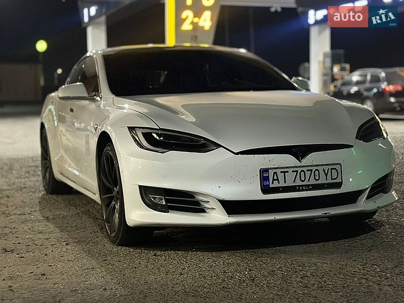 Ліфтбек Tesla Model S 2016 в Тячеві