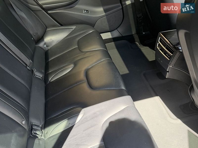 Ліфтбек Tesla Model S 2016 в Тячеві