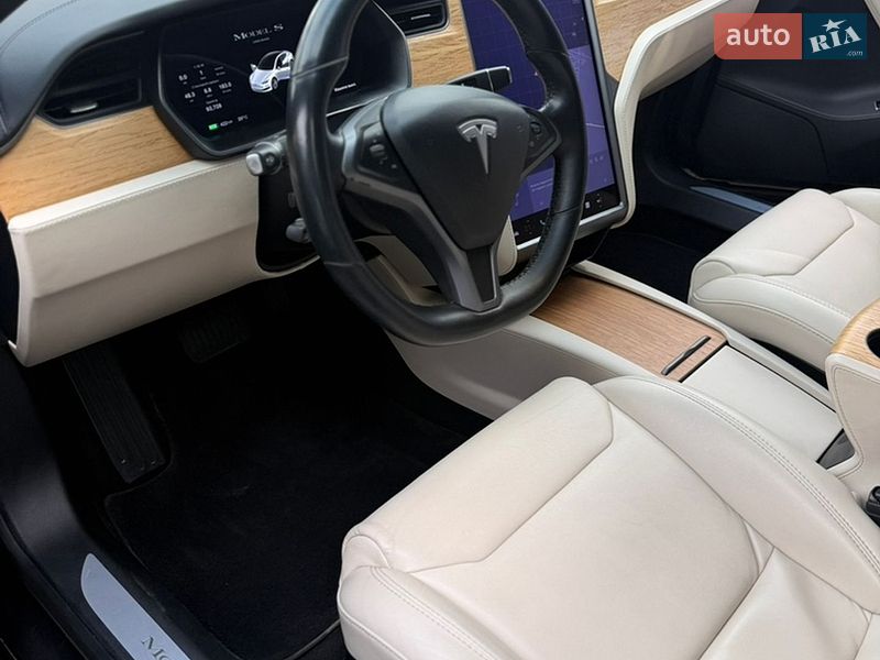 Лифтбек Tesla Model S 2019 в Тернополе