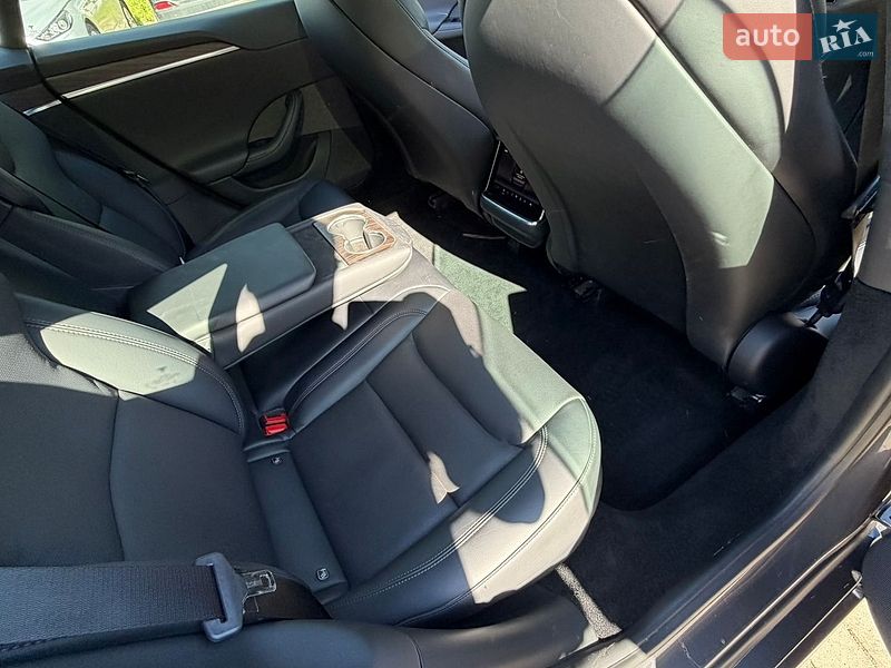 Ліфтбек Tesla Model S 2021 в Дніпрі фото 23 Ліфтбек Tesla Model S 2021 в Дніпрі