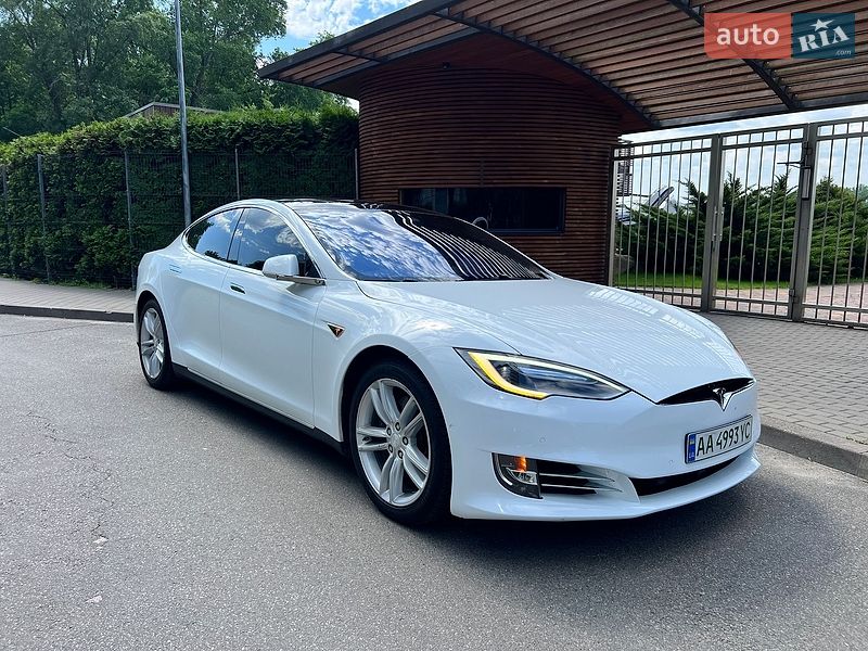 Tesla Model S 2015