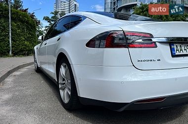 Ліфтбек Tesla Model S 2015 в Києві